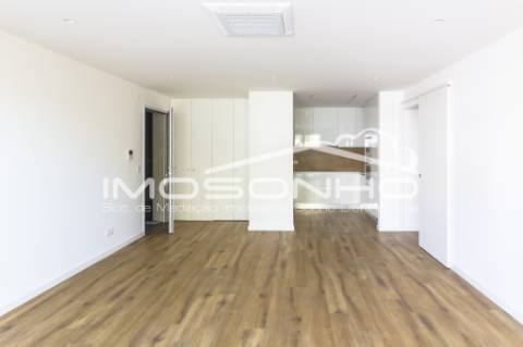 Apartamento T2, com garagem, na linda praia da Nazaré