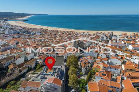 Apartamento T2, com garagem, na linda praia da Nazaré