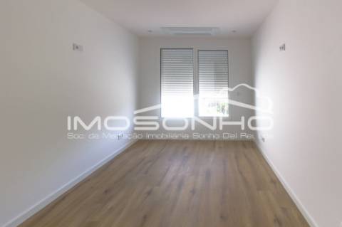 Apartamento T2, com terraço, na linda praia da Nazaré
