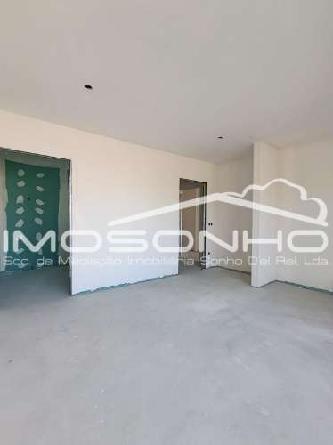 Moradia T3 de linhas modernas