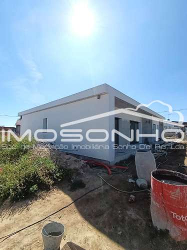 Moradia T3 de linhas modernas
