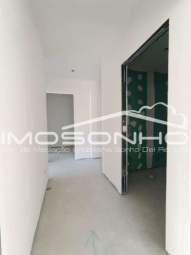 Moradia T3 de linhas modernas