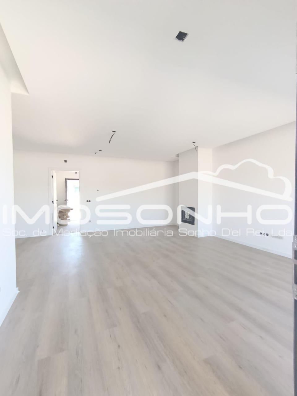 Moradia T3 Nova | Design Moderno | Eficiência A+ | Jardim, Garagem e Excelente Localização