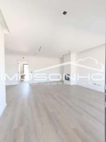 Moradia T3 Nova | Design Moderno | Eficiência A+ | Jardim, Garagem e Excelente Localização