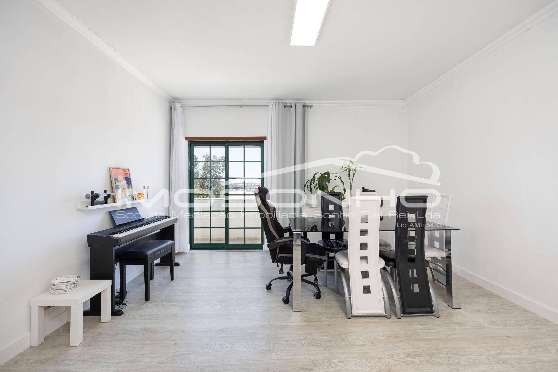 Apartamento T3 com ótimas áreas e excelente exposição solar