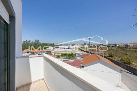 Apartamento T3 com ótimas áreas e excelente exposição solar
