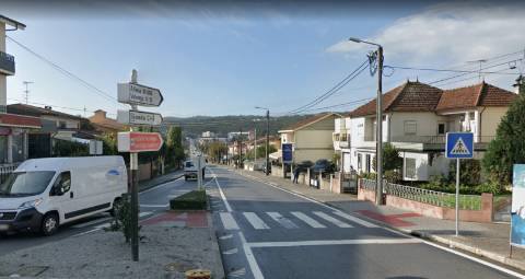 Terreno para construção de moradia 3 frentes em Sobrado