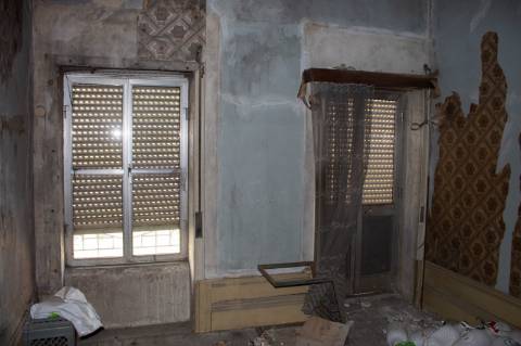 Prédio Porto Antas para reconstruir com 2 pisos e possibilidade para mais 4 andares