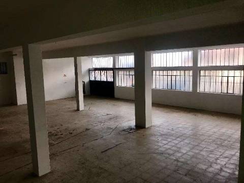 Armazém Cucujães/Aveiro com WC e escritório