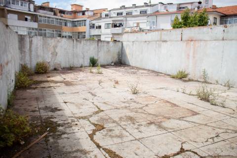 Armazém para recuperar em Paranhos