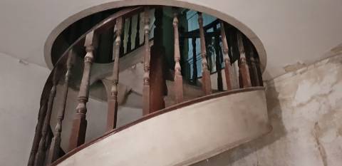 Excelente prédio na ARU Valadares - Junto à Estação Lic. Habitação, comércio.