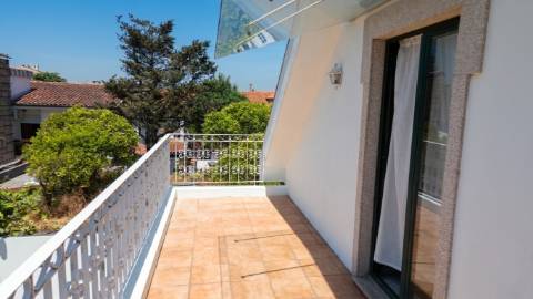 Moradia 4 frentes, jardim, garagem, 3 quartos - Portugal