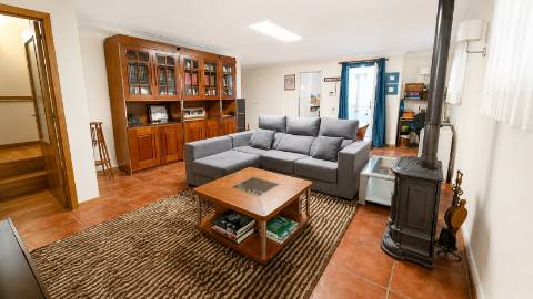 Moradia 4 frentes, jardim, garagem, 3 quartos - Portugal