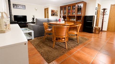 Moradia 4 frentes, jardim, garagem, 3 quartos - Portugal