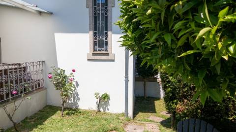 Moradia 4 frentes, jardim, garagem, 3 quartos - Portugal