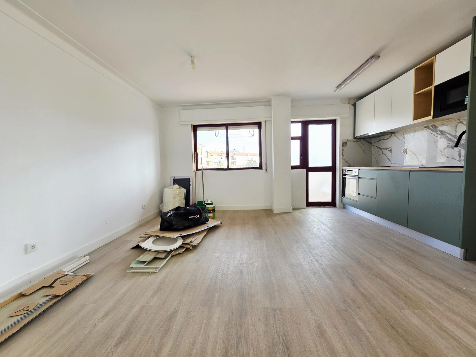 T2 Rio Tinto| Remodelado| Varanda| Arrumo