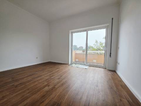 T3 Aguas Santas| 3 Frentes| Garagem Fechada| Totalmente Renovado