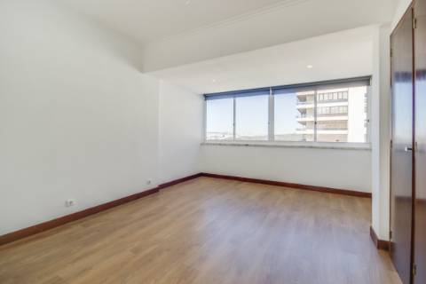 Apartamento T4 de Luxo para Arrendamento - Torres do Restelo, Lisboa