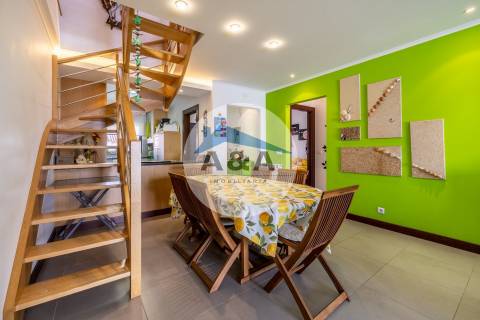Apartamento T4 Duplex com Vista Mar a 50 metros da Praia – Pedra do Ouro