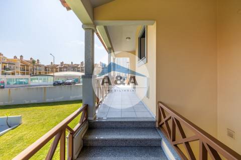 Apartamento T4 Duplex com Vista Mar a 50 metros da Praia – Pedra do Ouro