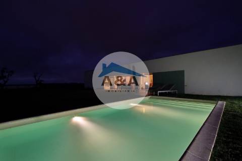 Villa Exclusiva de Arquitetura Contemporânea inserida na Natureza do Bom Sucesso Resort