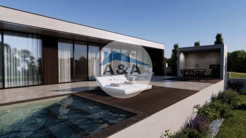 Elegância Térrea com Piscina e Vistas Panorâmicas - Alcobaça