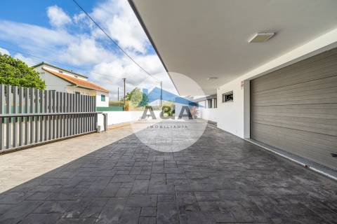 Moradia Térrea T5 Exclusiva a poucos minutos de Leiria