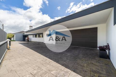 Moradia Térrea T5 Exclusiva a poucos minutos de Leiria
