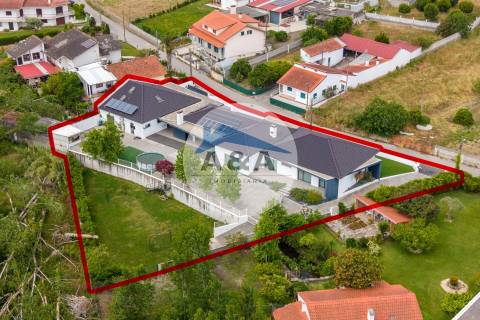 Moradia Térrea T5 Exclusiva a poucos minutos de Leiria