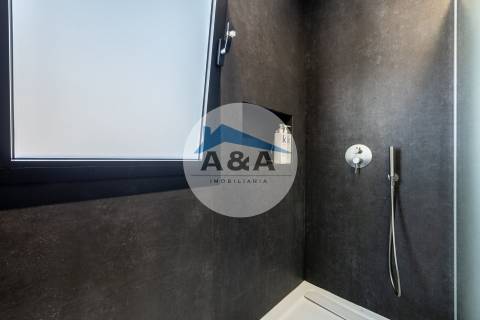 Moradia Térrea com Piscina Privativa a poucos Minutos da Nazaré