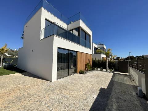 EXCELENTE MORADIA T3 COM PISCINA EM ALBUFEIRA