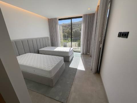 EXCELENTE MORADIA T3 COM PISCINA EM ALBUFEIRA