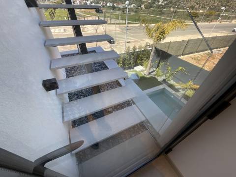 EXCELENTE MORADIA T3 COM PISCINA EM ALBUFEIRA