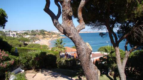 Casa térrea com piscina e vista maravilhosa sobre o mar
