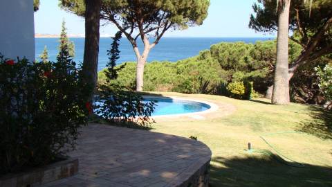 Casa térrea com piscina e vista maravilhosa sobre o mar