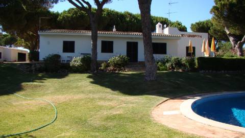 Casa térrea com piscina e vista maravilhosa sobre o mar