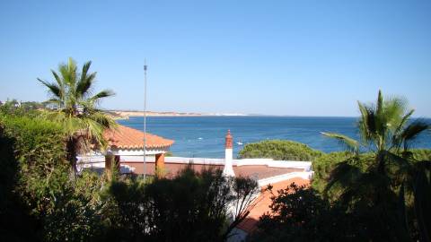Casa térrea com piscina e vista maravilhosa sobre o mar