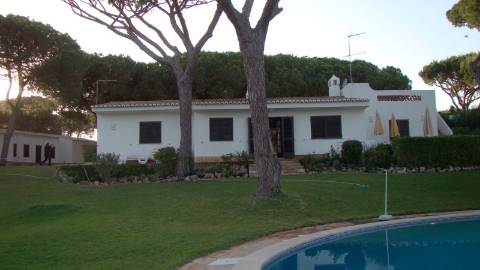 Casa térrea com piscina e vista maravilhosa sobre o mar