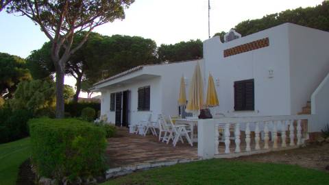 Casa térrea com piscina e vista maravilhosa sobre o mar