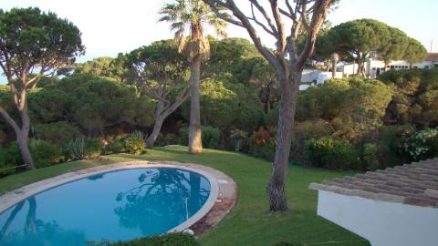 Casa térrea com piscina e vista maravilhosa sobre o mar