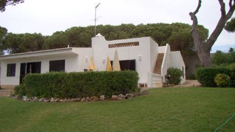 Casa térrea com piscina e vista maravilhosa sobre o mar