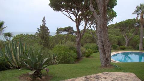 Casa térrea com piscina e vista maravilhosa sobre o mar