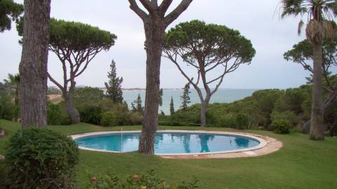 Casa térrea com piscina e vista maravilhosa sobre o mar