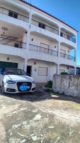 MORADIA DE CAMPO COM GARAGEM