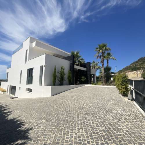 MAGNIFICA MORADIA T4 COM PISCINA E VISTA MAR