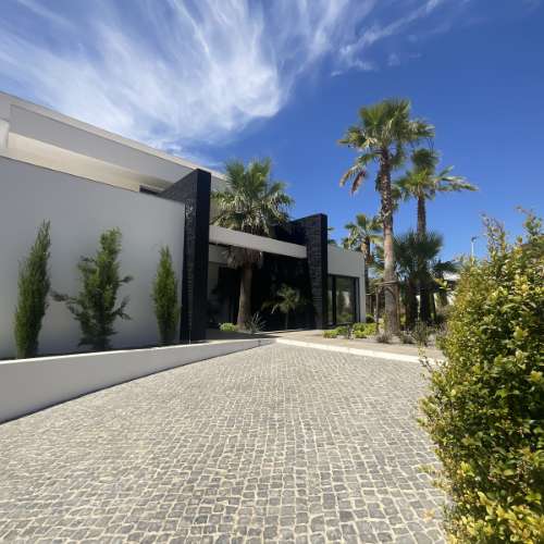MAGNIFICA MORADIA T4 COM PISCINA E VISTA MAR