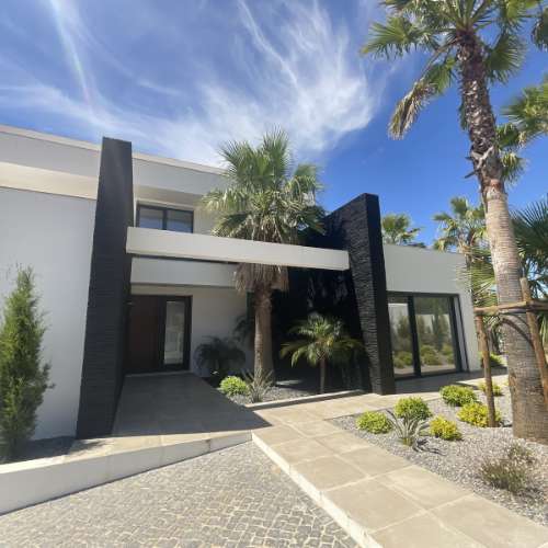 MAGNIFICA MORADIA T4 COM PISCINA E VISTA MAR
