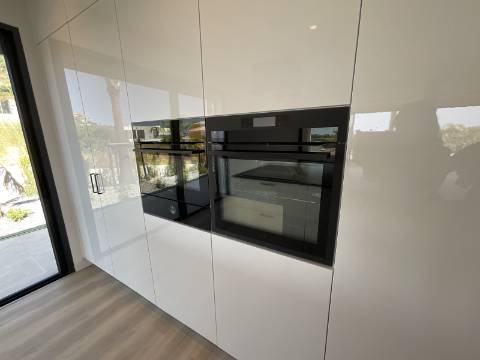 MAGNIFICA MORADIA T4 COM PISCINA E VISTA MAR
