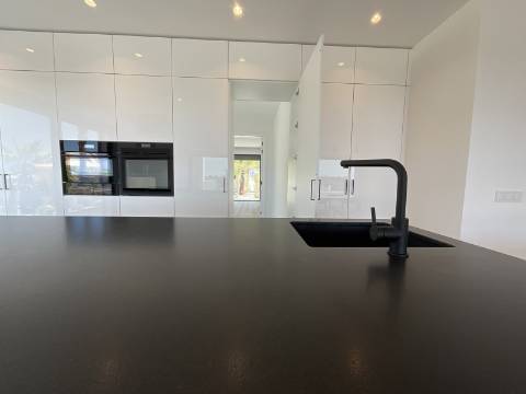 MAGNIFICA MORADIA T4 COM PISCINA E VISTA MAR