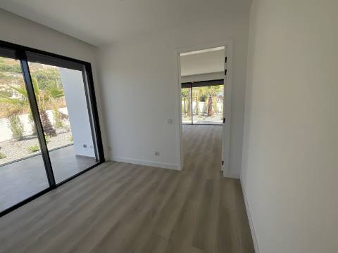 MAGNIFICA MORADIA T4 COM PISCINA E VISTA MAR